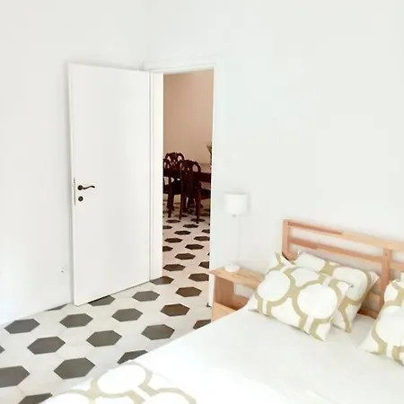 Stylish Flat Near Promenade Lägenhet